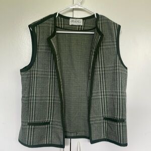 Vintage butte knit plaid vest. Great fall/ winter colors. Preppy. Excellent cond